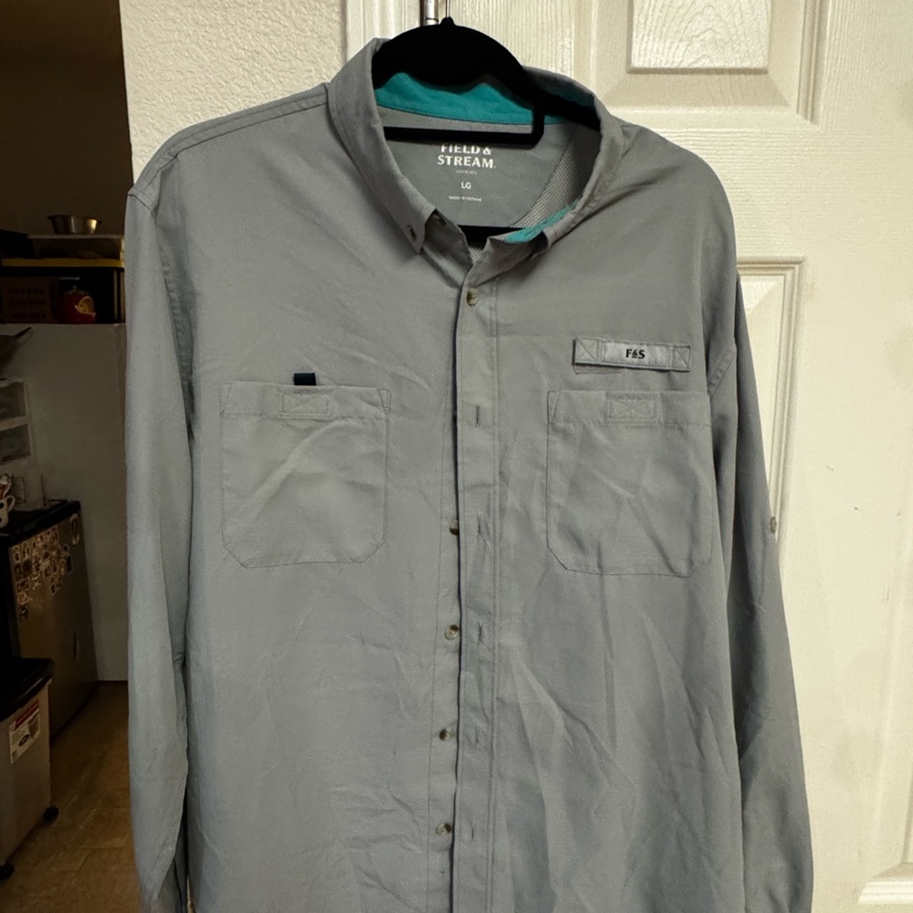 Field and STREAM Button-Up Shirt in Light Gray with Teal Trim